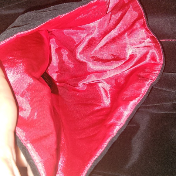 Betsey Johnson Black Velvet Robe with Pink Lining - Picture 7 of 9